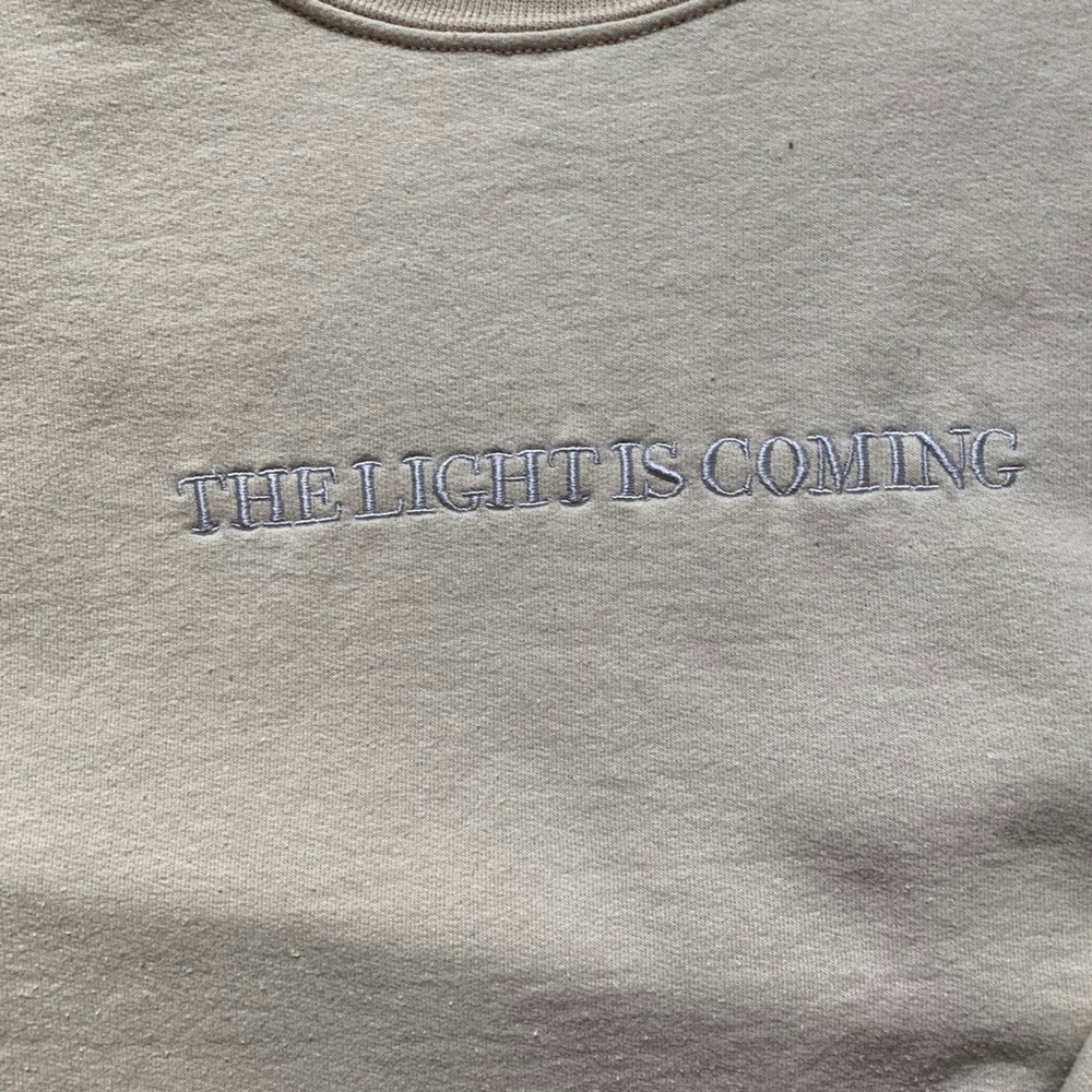 SOLD❌ Ariana Grande TLIC crewneck - Picture 3 of 4